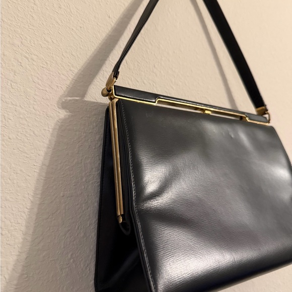 Vintage Sophisticated Black Leather Shoulder Bag Genuine Leather Medium Size - Picture 2 of 16